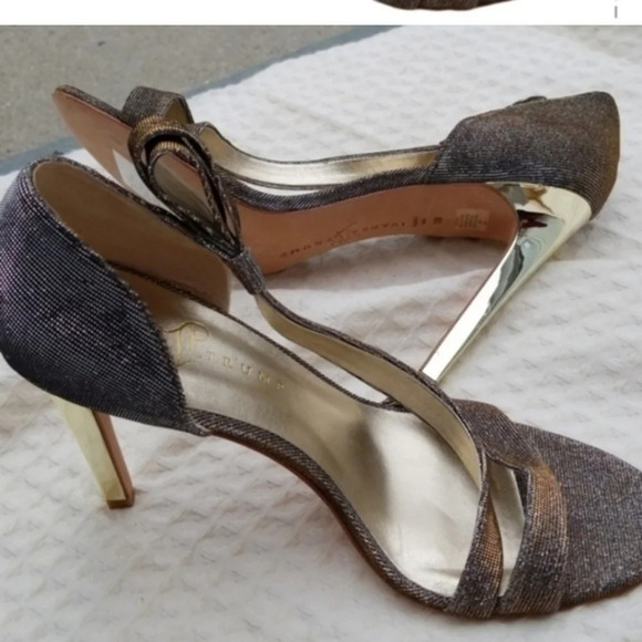 Ivanka Trump Shoes - Ivanka Trump Silver Gold Stilettos 10 NWD